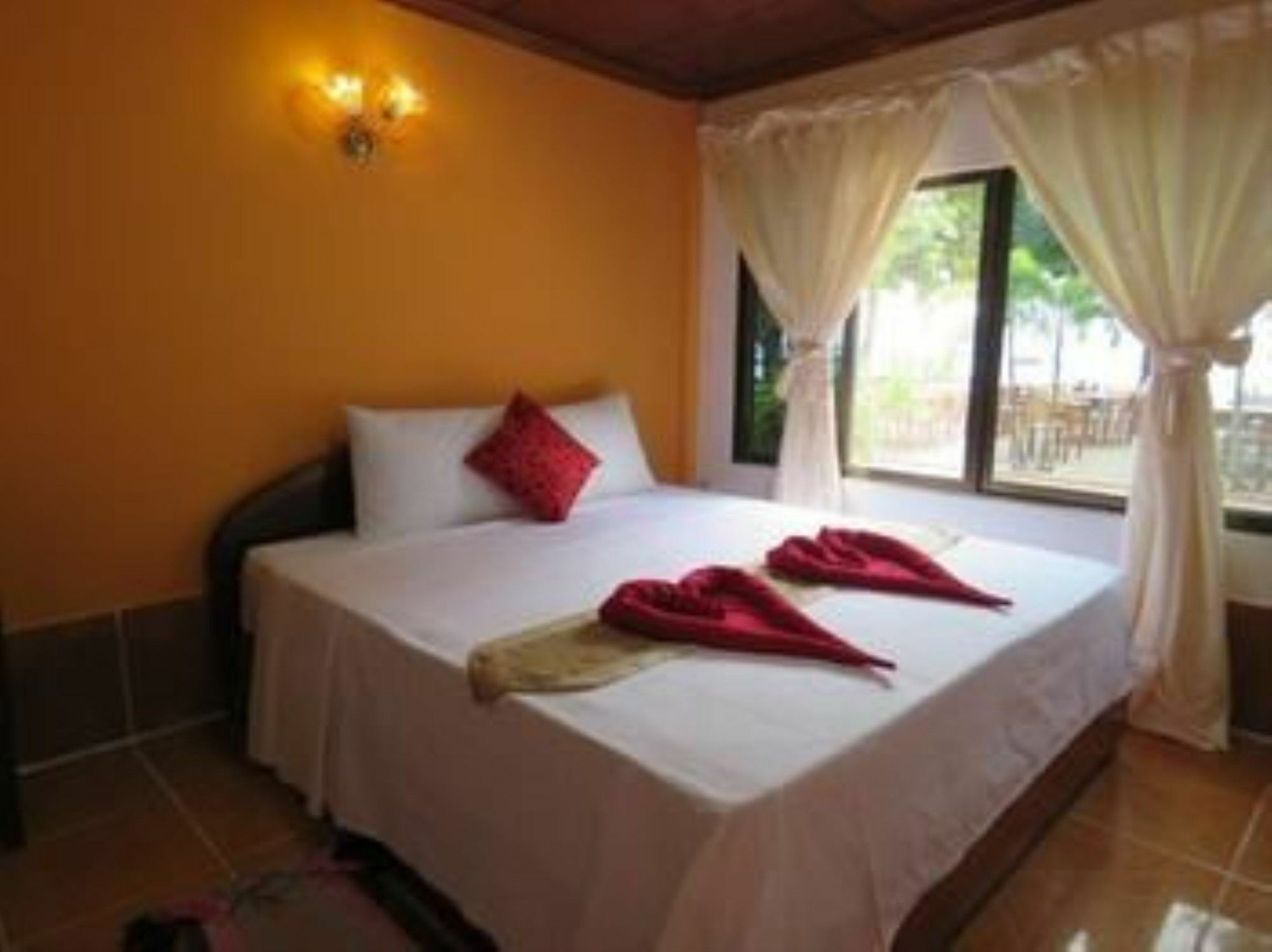 Two Easy Bungalow Hotel Sihanoukville Bagian luar foto