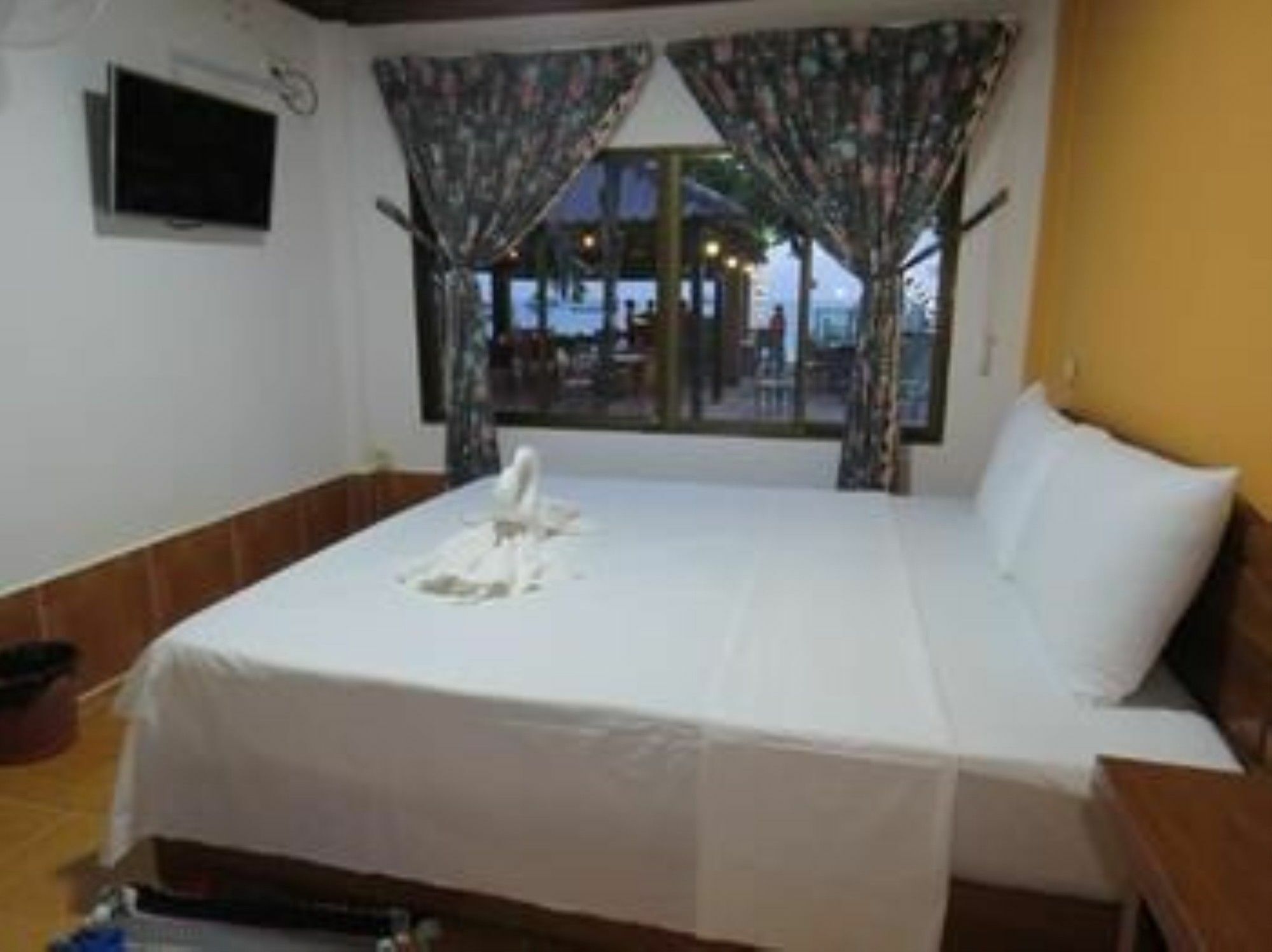 Two Easy Bungalow Hotel Sihanoukville Bagian luar foto