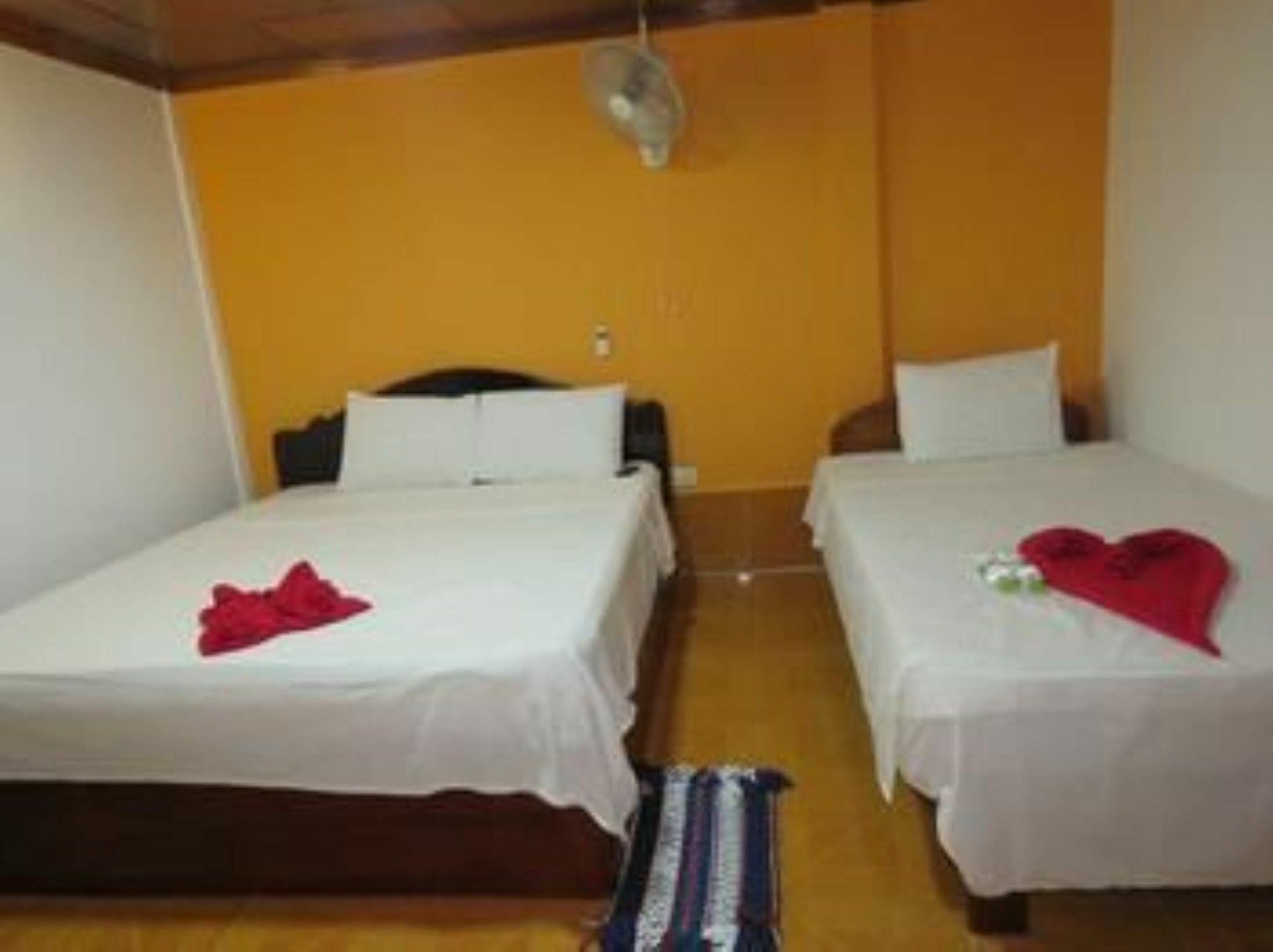 Two Easy Bungalow Hotel Sihanoukville Bagian luar foto