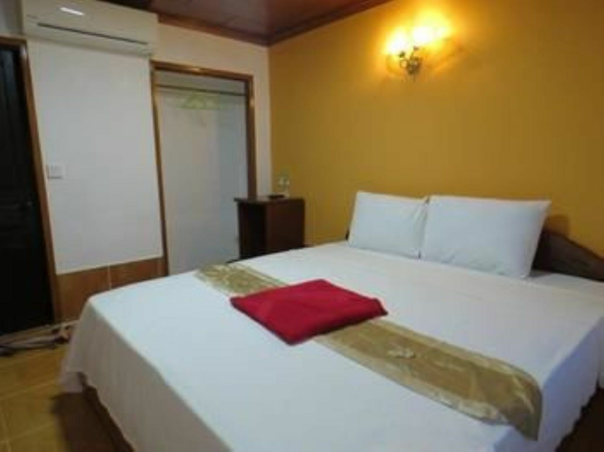 Two Easy Bungalow Hotel Sihanoukville Bagian luar foto