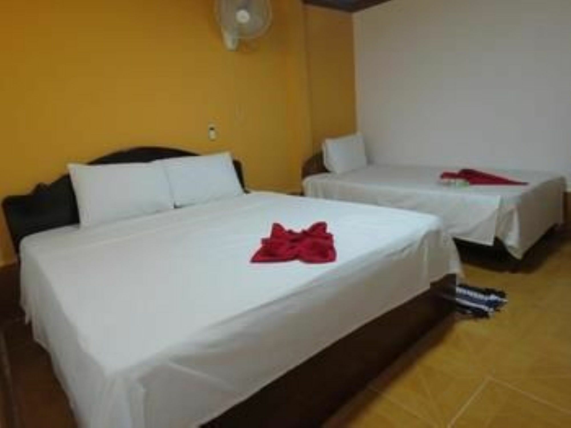 Two Easy Bungalow Hotel Sihanoukville Bagian luar foto